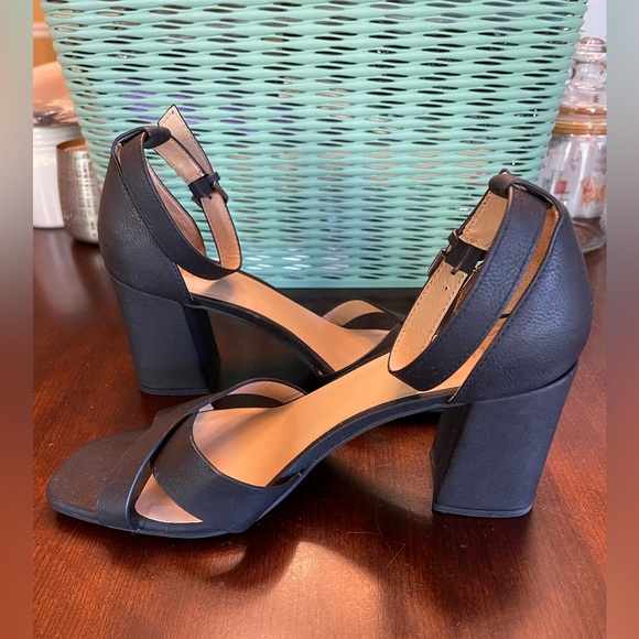 DV Dolce Vita Women's Maggie Heeled Sandal - Picture 4 of 10